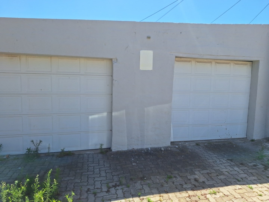 4 Bedroom Property for Sale in Swartkops Eastern Cape